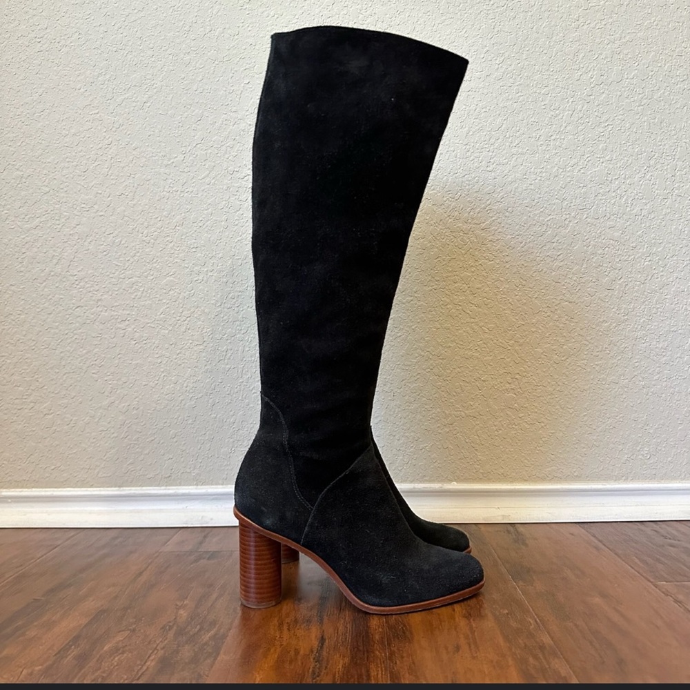 Matt Bernson size 9 boots. Black suede. Heel